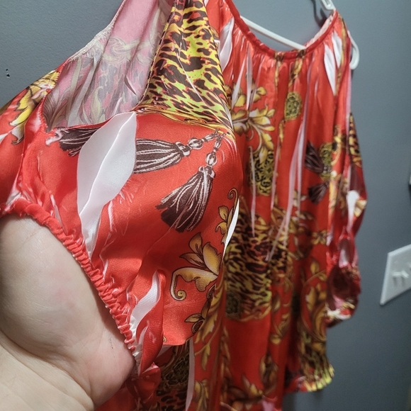 Suzy Shier Short Batwing Cold Shoulder Top S - Picture 3 of 6